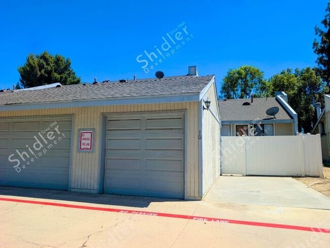 Foto del edificio - 2 Bed 1 Bath No one Above You