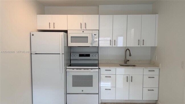 Foto del edificio - 612 NW 43rd Ct