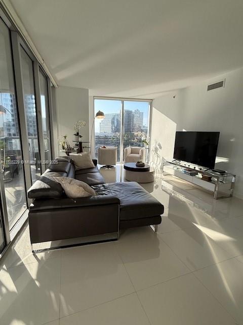 Building Photo - 495 Brickell Ave