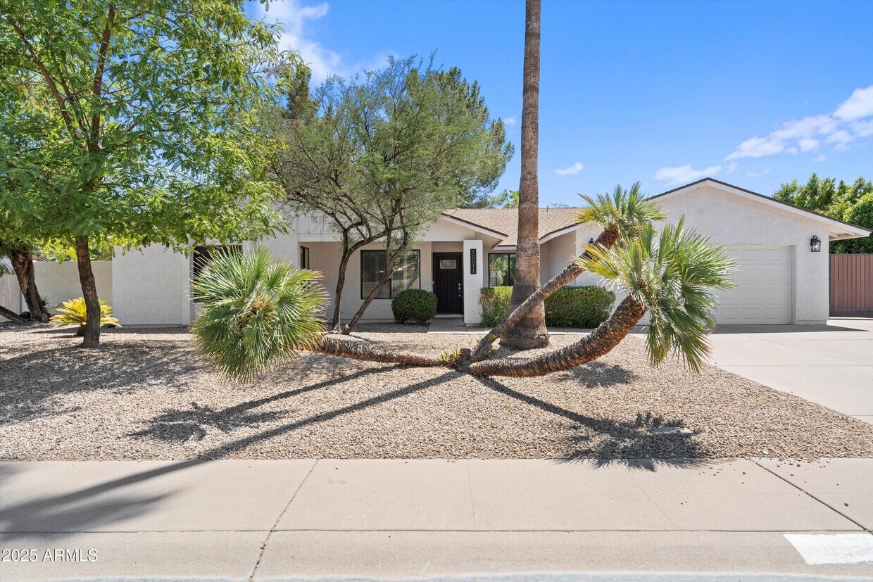 Foto principal - 10011 N 74th Pl