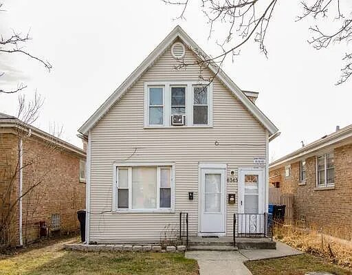 Foto principal - 6345 W Montrose Ave