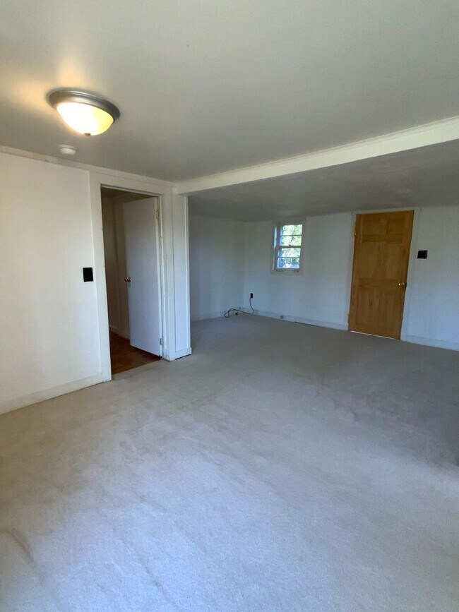 Foto del edificio - 1261 Newport Rd