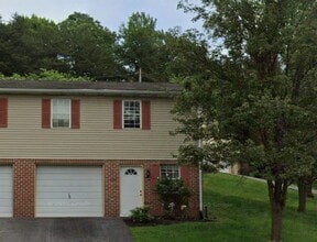 Building Photo - 1955 Cherry Manor Dr