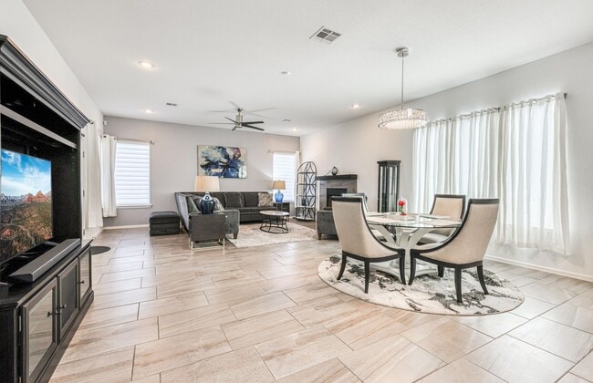 Foto del edificio - We have a beautiful home fully furnished with 4 bedroom-2 baths