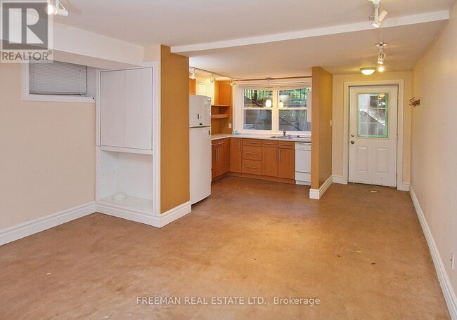Building Photo - 27 Rossmore Rd