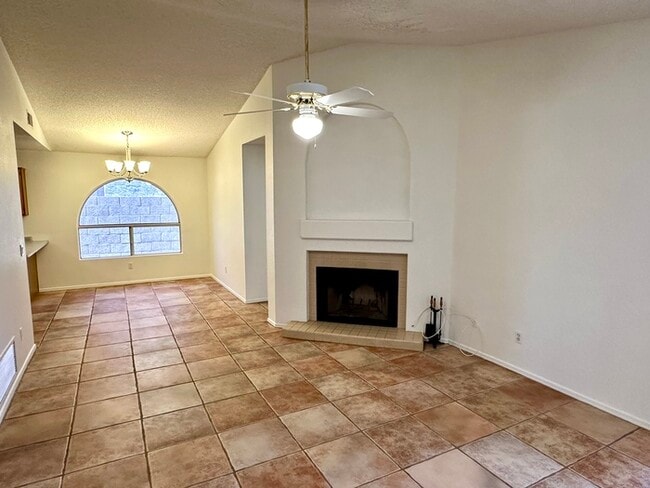 Foto del edificio - 2914 E Woodland Dr