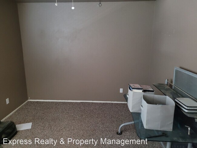 Building Photo - 5 br, 2.5 bath House - 1418 Briar Oak Way