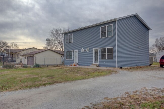 Building Photo - SL POS713