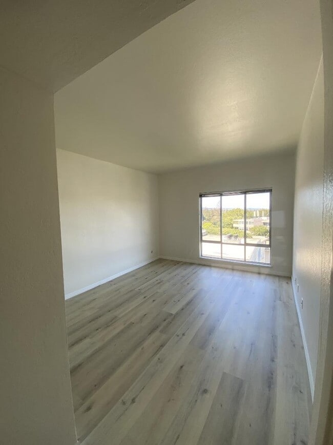 Building Photo - 30 Mounds Rd