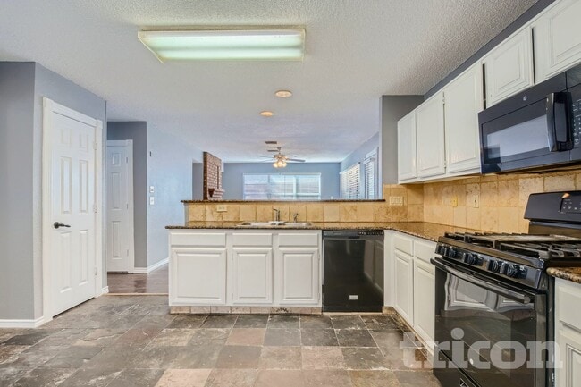 Foto del edificio - 1417 Baker Dr