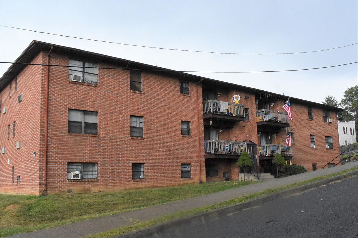 501 E Walnut St Unit 2, Allentown, PA 18109 Apartment for Rent in