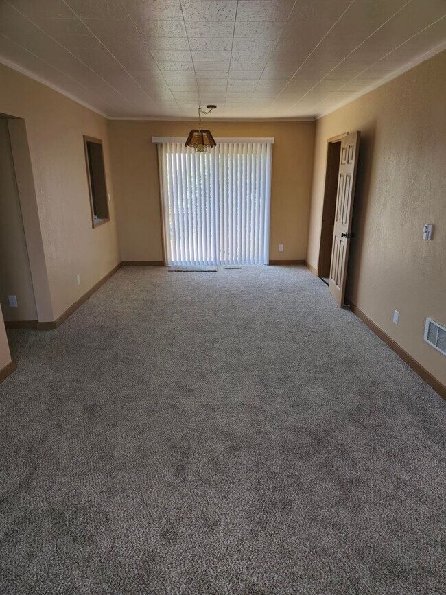 14915 US2 Unit Red House, Medical Lake, WA 99022 Room for Rent in