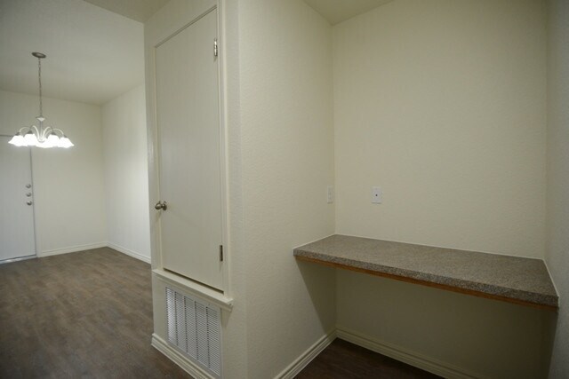 Building Photo - 913 Lasso