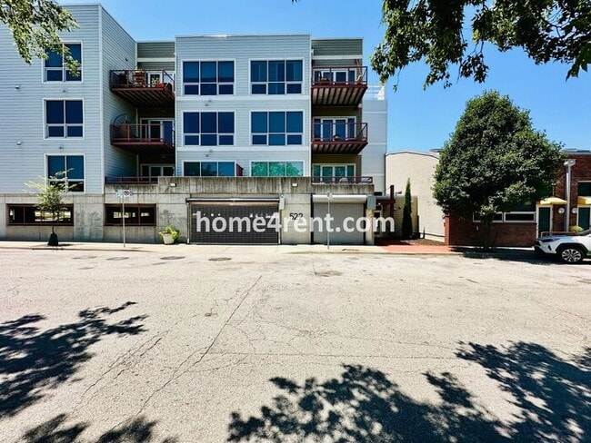 Building Photo - Gorgeous Loft Near the River Market w/ an ...