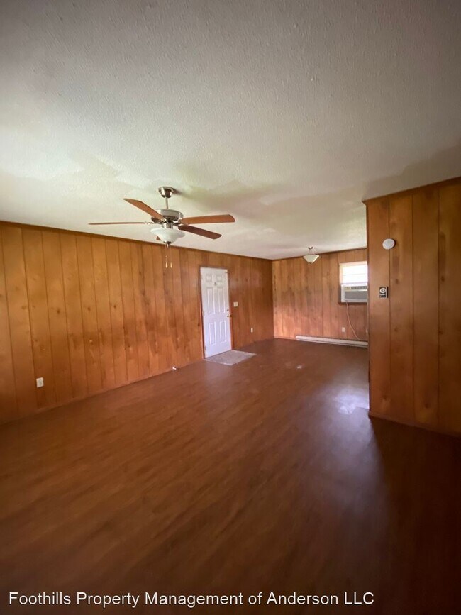 Foto del edificio - 3 br, 1.5 bath House - 107 Crystal Ct.
