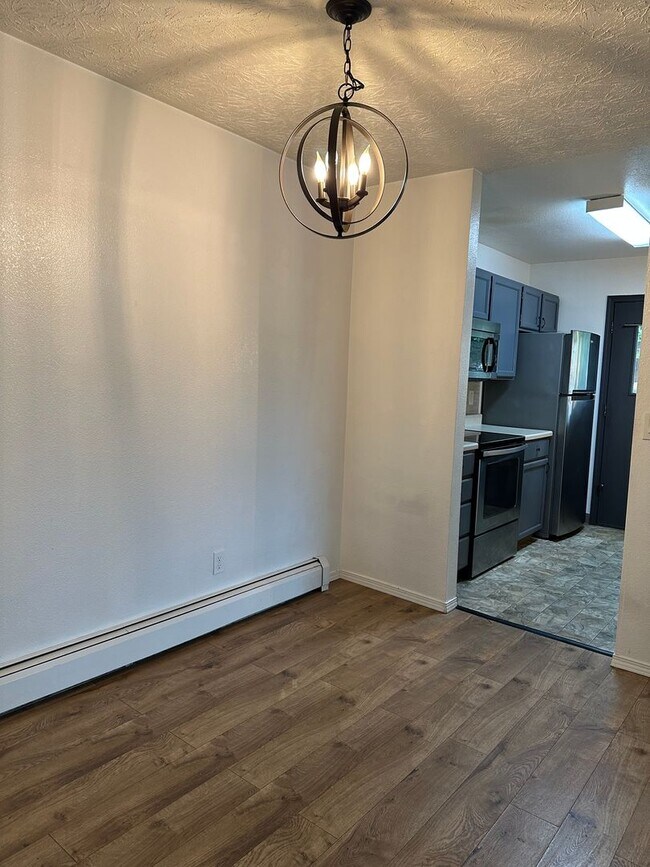 Foto del edificio - Discover Tranquil Living: Stylishly Updated Ranch-Style Duplex in South Anchorage