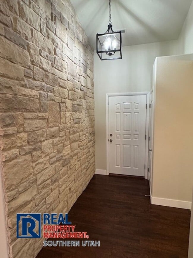 Building Photo - Sedona Hills Home