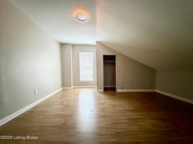 Foto del edificio - 2221 W Madison St