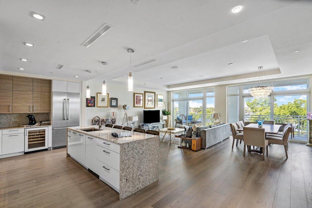 Primary Photo - 3200 S Ocean Blvd