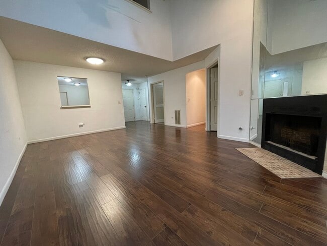 Building Photo - 1135 Courtland Dr