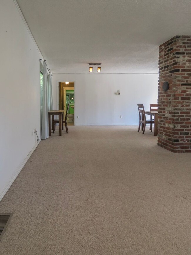 Foto del edificio - *** 4 Bedroom Sellwood Home ***
