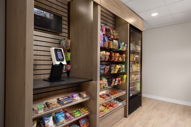 Interior Photo - Current 33