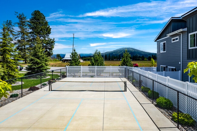 Pickle Ball - Prairie Pointe Apartments & Townhomes