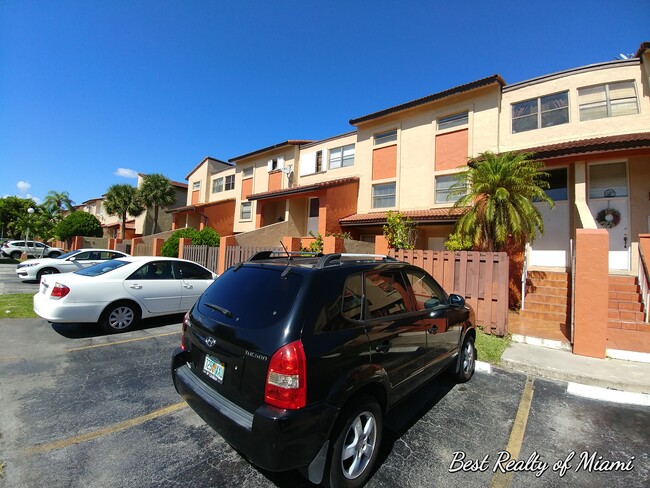 Foto del edificio - 9905 NW 9th Street Cir