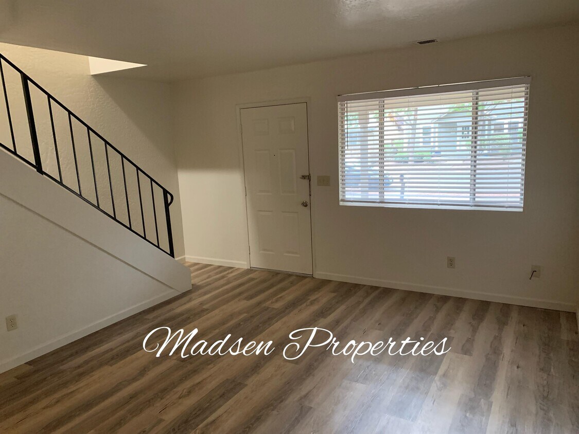 Foto principal - 208 W 21st St