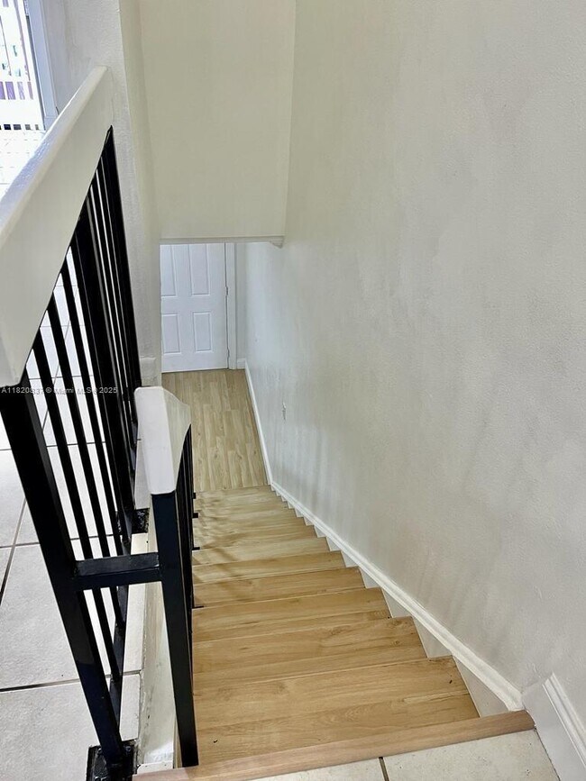 Foto del edificio - 2329 W 66th Pl