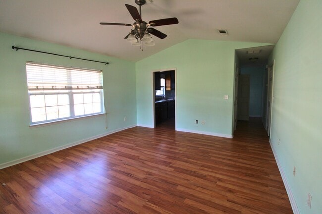 Foto del edificio - 3 Bedroom Home in Wakulla Gardens Available Now