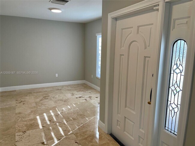 Foto del edificio - 3191 Ohio St