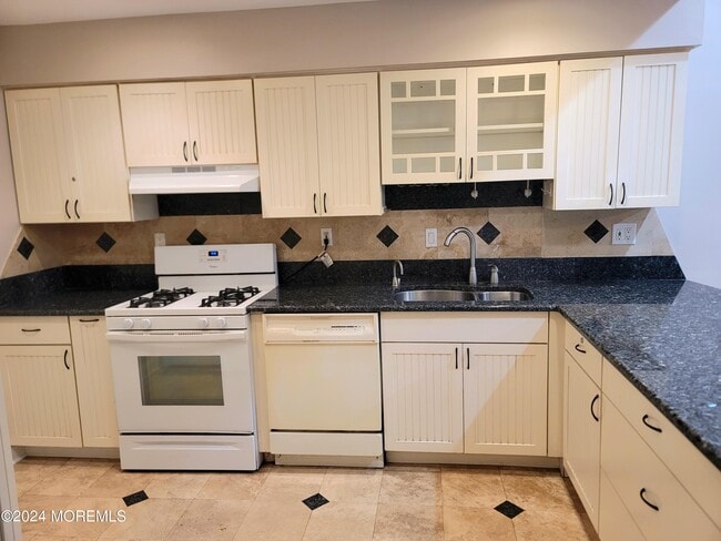 Building Photo - 109 Malibu Dr