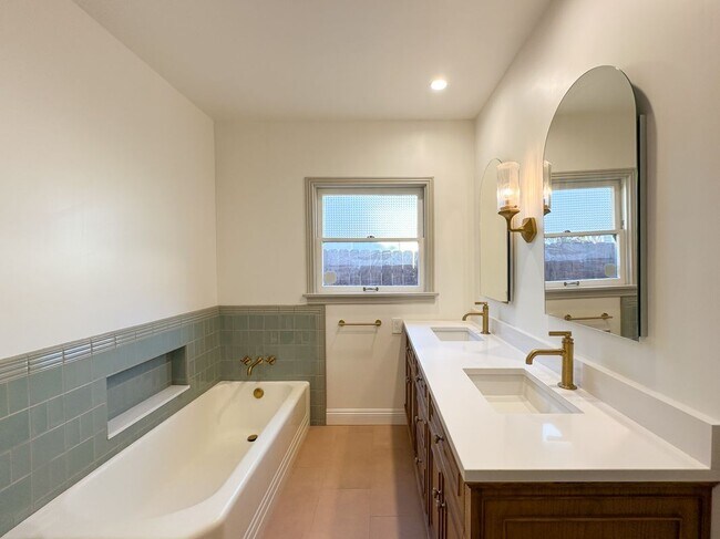 Foto del edificio - 2315 N Flower St