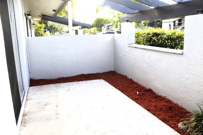 Foto del edificio - 5620 Queen Palm Ct