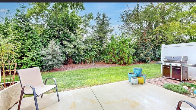 Foto del edificio - 4439 Chusto Dr