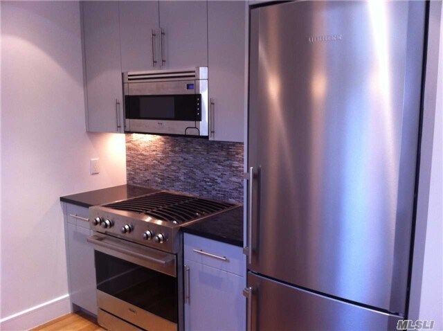 Foto del edificio - 559 Driggs Ave