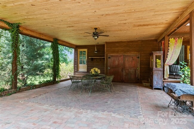 Building Photo - 724 Teeter Rd