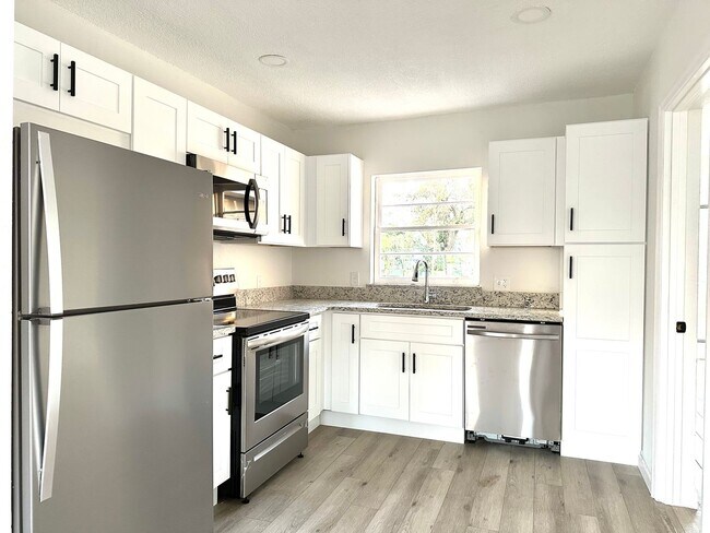 Foto del edificio - Modern Updated Home in the Milk District- ...