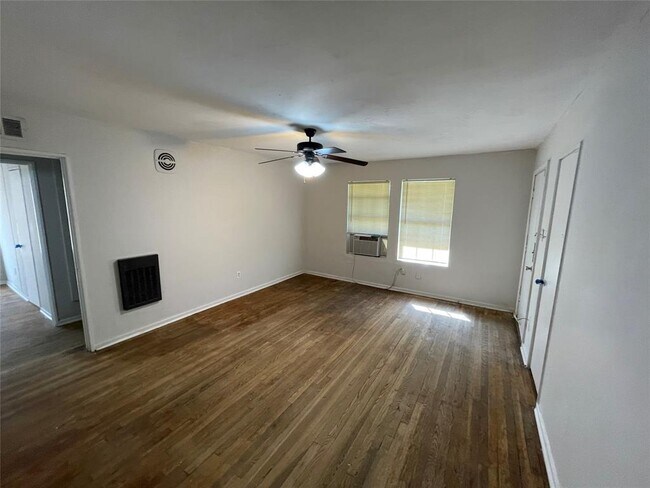 Building Photo - 5515 Flamingo Dr