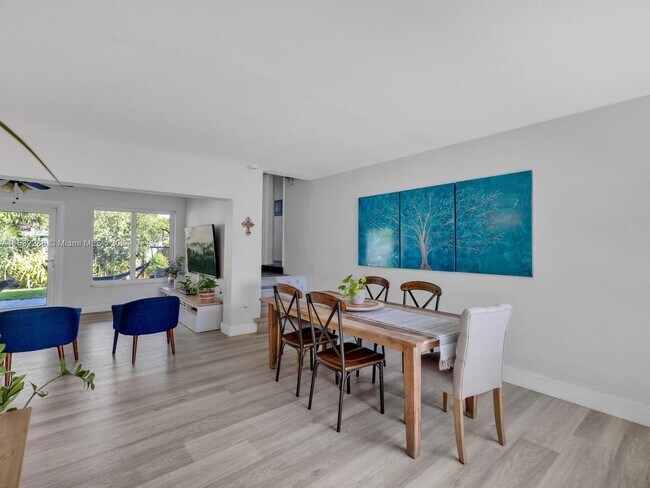 Foto del edificio - 965 NE 80th St