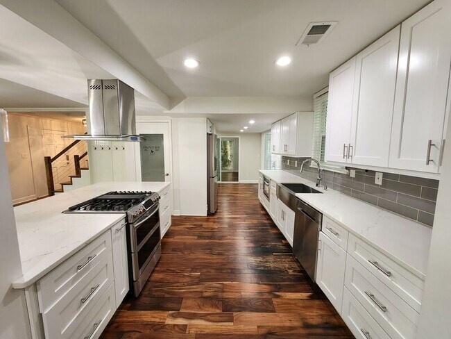 Foto del edificio - 7055 Riverside Dr