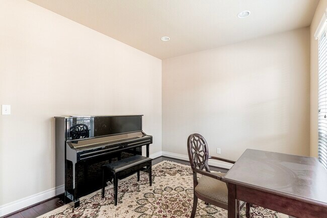 Building Photo - 28707 Hemlock Red Ct