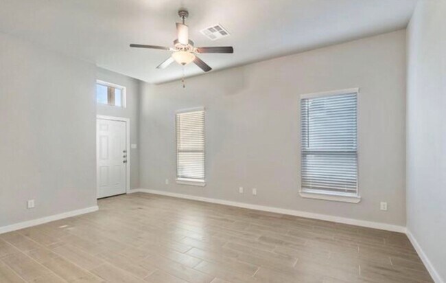 Building Photo - 218 Oakcrest