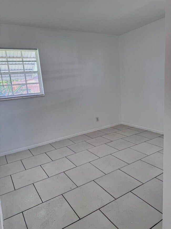 Foto del edificio - 1220 W 1st St