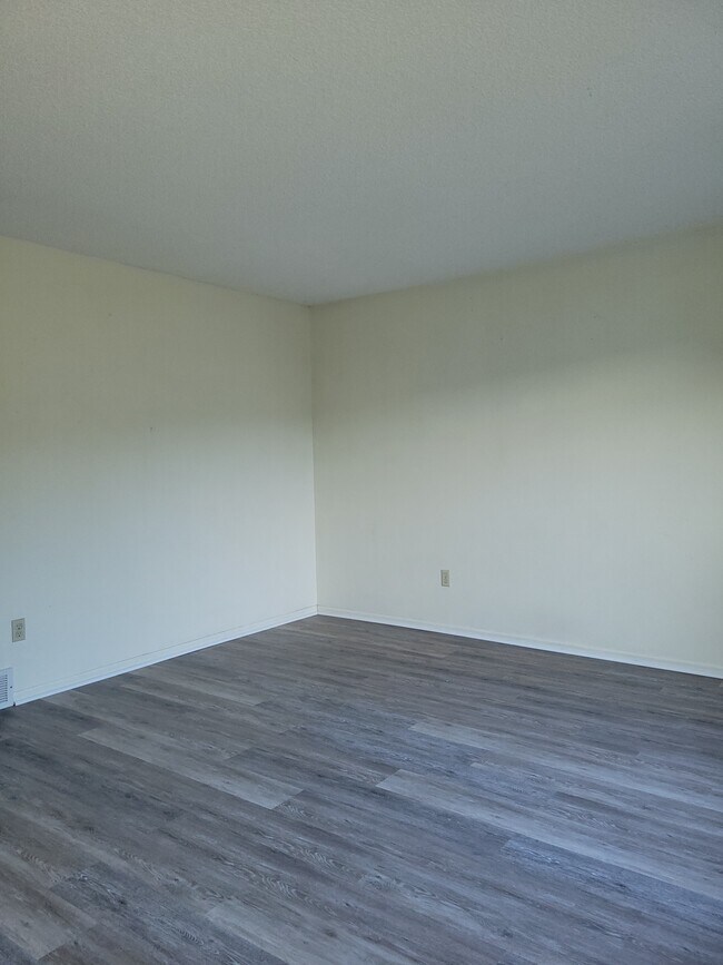 Building Photo - 205 Sagemont Cir