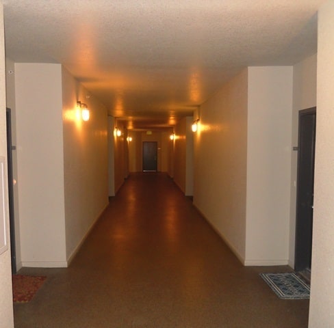 Building Photo - 2 Bedroom Condo SUPER close to Campus!