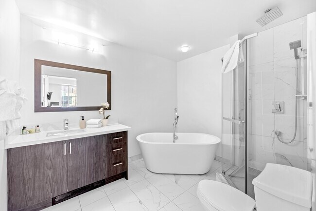 Suite luxueuse meublée avec salle de bains - The Rosemont Residences