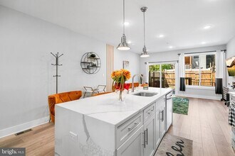 Building Photo - 1924 N 6th St