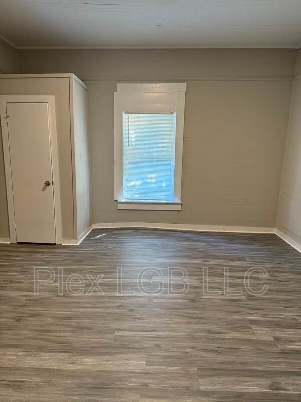 Building Photo - 108 Bell St